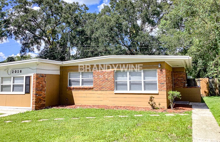 Building Photo - 2016 E Crenshaw St