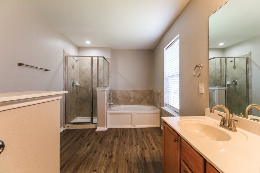 Building Photo - 310 Quail Run Rd