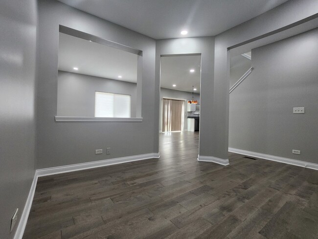 Building Photo - 3832 Baybrook Dr