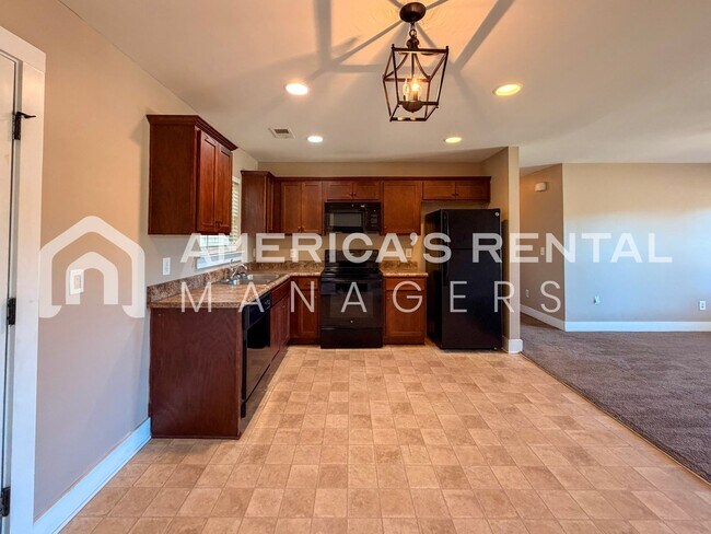 Building Photo - Spacious 3-Bed, 2-Bath Home Near Mercedes-Benz Plant in Vance!