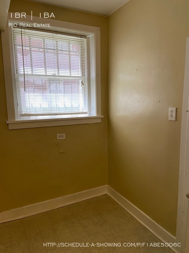 Building Photo - Vintage apartment located in Capitol Hill!