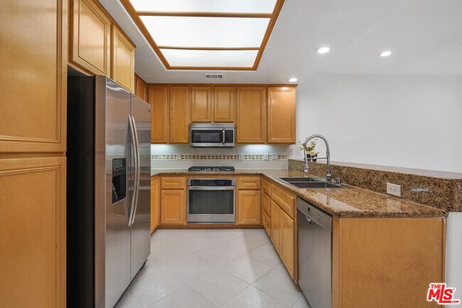 Building Photo - 6457 Zuma View Pl