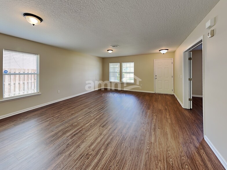 Building Photo - 76594 Timbercreek Blvd