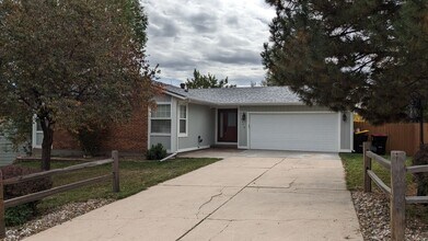 Building Photo - BEAUTIFUL 5 BED/3 BATH RANCHER WITH FINISH...