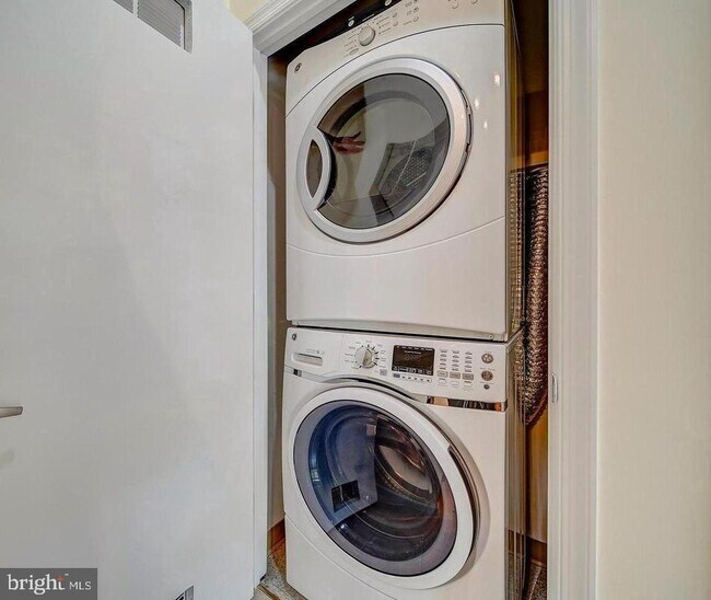 Building Photo - 309 Holland Ln