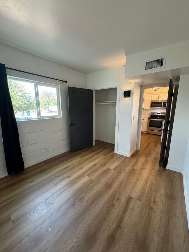 Building Photo - 205 W 25th St