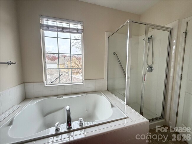 Building Photo - 9315 Rosalyn Glen Rd