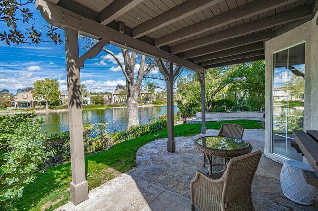 Building Photo - 4 Bedroom Home for Rent on the Lake at Bridgeport!