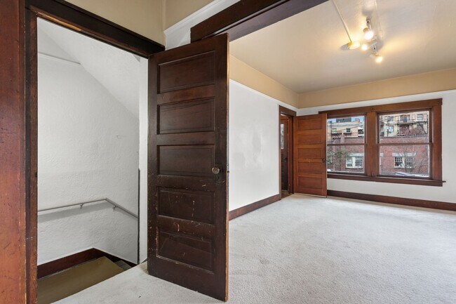 Building Photo - DON’T MISS OUT!!!! INCREDIBLE 3 BEDROOM