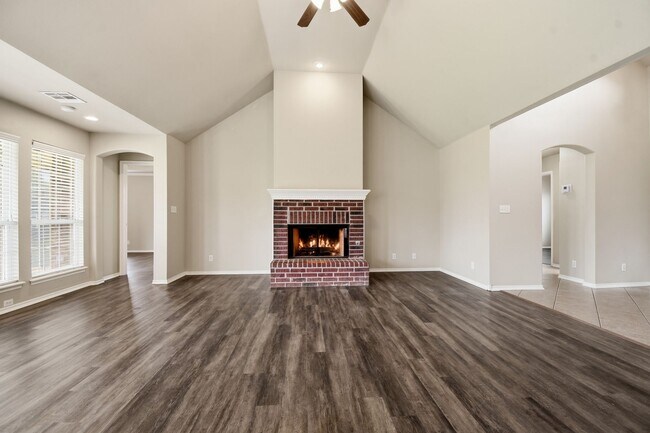 Building Photo - 3 Bed | 2 Bath | Jenks | Available Now