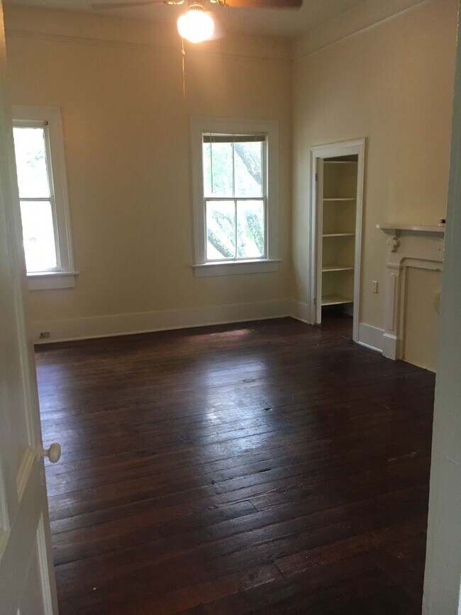 Building Photo - S. 7th Street 121