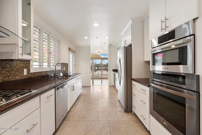 Building Photo - 7613 E Vía Del Reposo