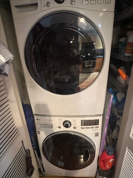 Building Photo - 812 Grand St