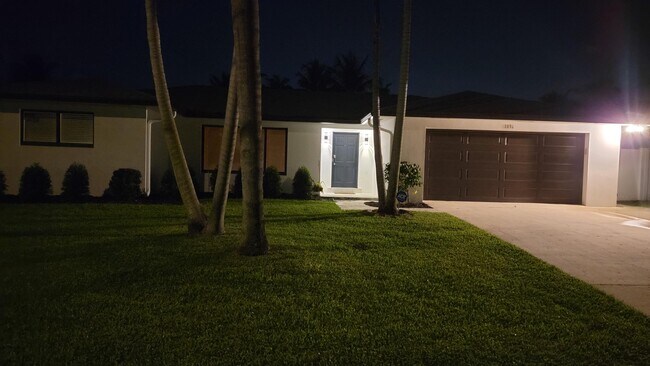 Building Photo - 1036 SW 26th Ave