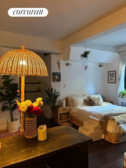 Building Photo - 100 W 12th St