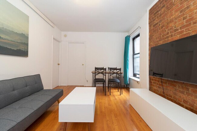 Building Photo - 1676 3rd Ave