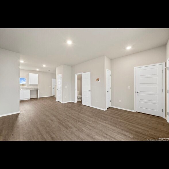 Building Photo - 2142 Collins Aly