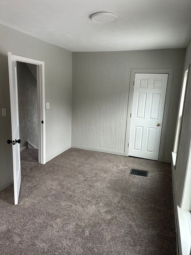 Building Photo - 3 bedroom house