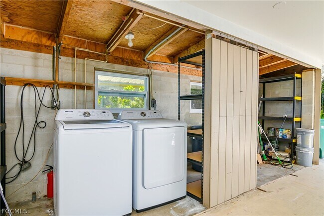 Building Photo - 174 2nd St