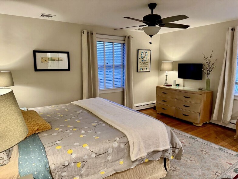 Primary Bedroom - 2308 Buckingham Ave