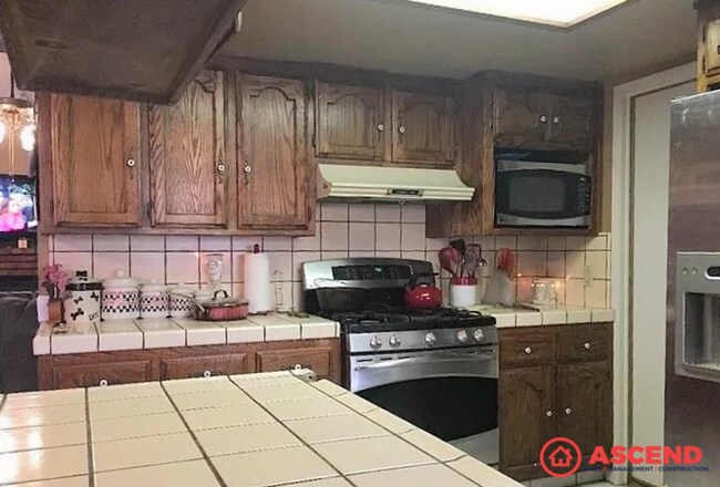 Building Photo - Quaint Home Near Pacheco and Stine!