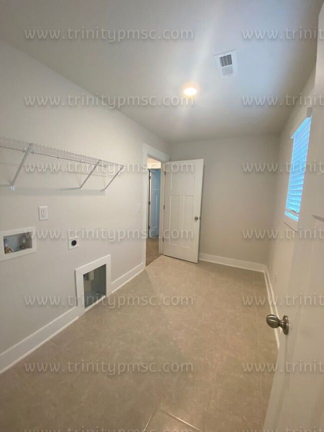 Building Photo - Gorgeous 4/2.5 waiting for you! -PRICE DROP-