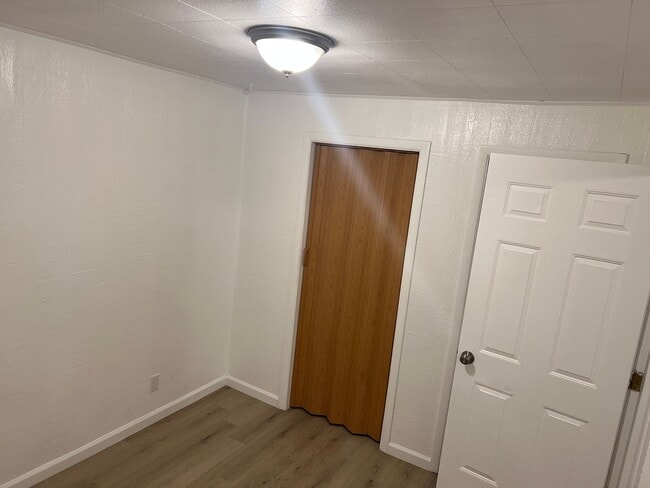 Building Photo - 1-Bedroom, 1-Bath Home – Fully Fenced with...