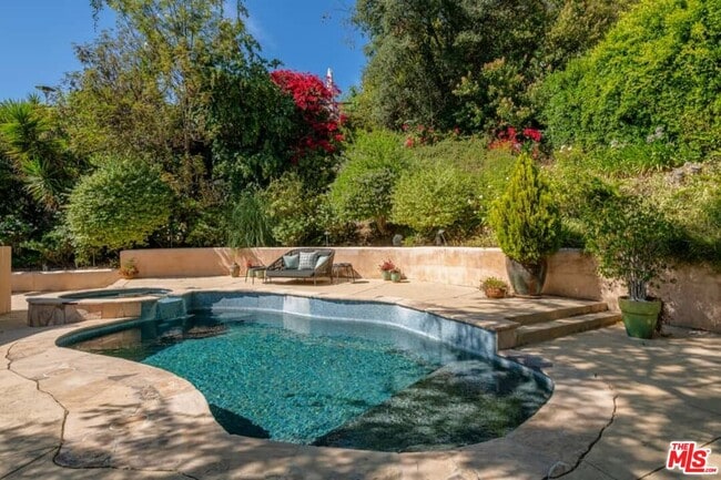 Building Photo - 9545 Dalegrove Dr