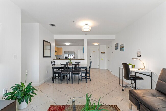 Building Photo - 3219 SW 23rd Terrace