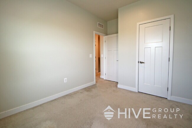 Building Photo - Spacious 4-Bed, 3.5-Bath with Garage!