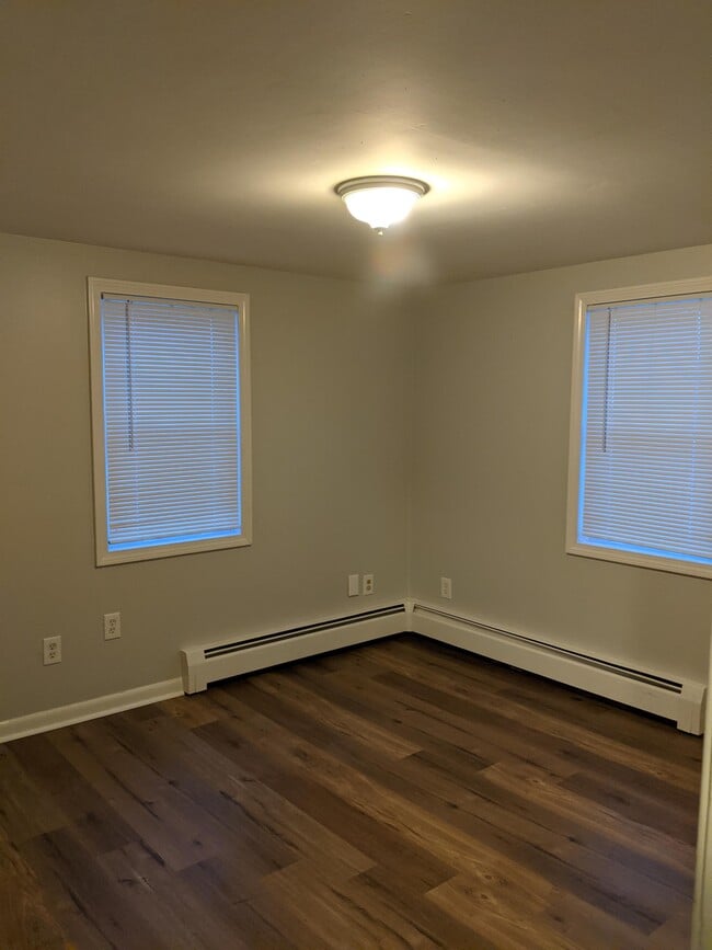 Building Photo - 64 Center St