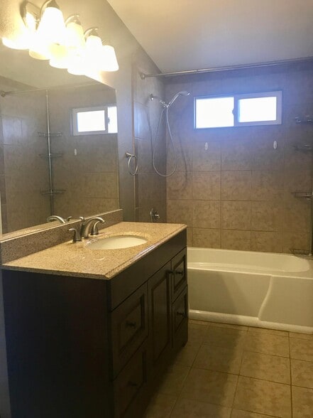 Building Photo - 1415 Willow Dr