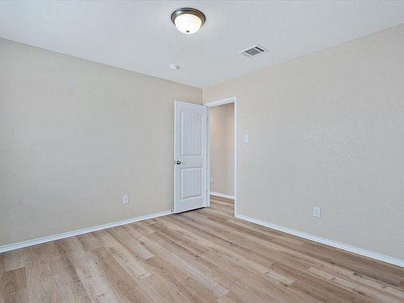 Building Photo - 904 Lonesome Lilly Way