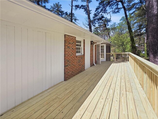 Building Photo - 228 Stoneybrook Dr