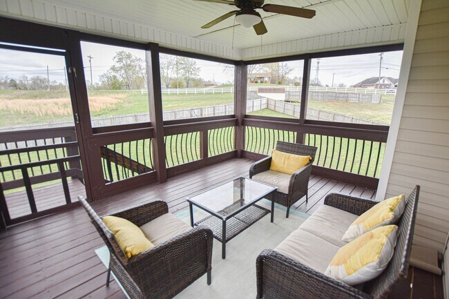 Building Photo - Pet Friendly Four Bedroom with Basement in...