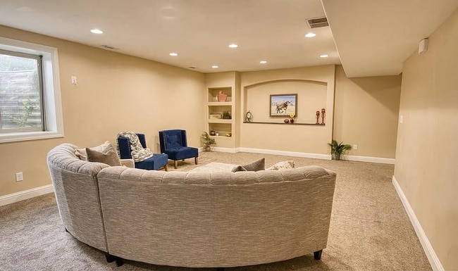 Building Photo - 5 Bed 3 Bath Home in Idaho Falls