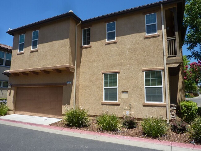 Building Photo - Two Story Home w/ Fridge Included, Attache...