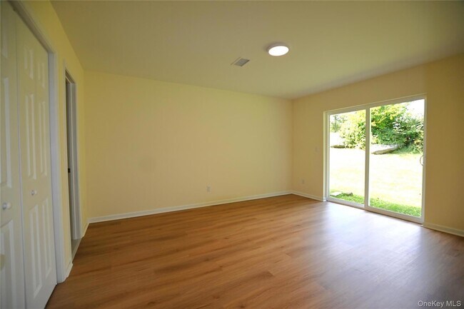 Building Photo - 276 Temple Hill Rd