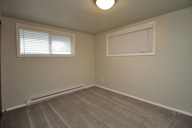 Building Photo - 11330 SW Tigard St