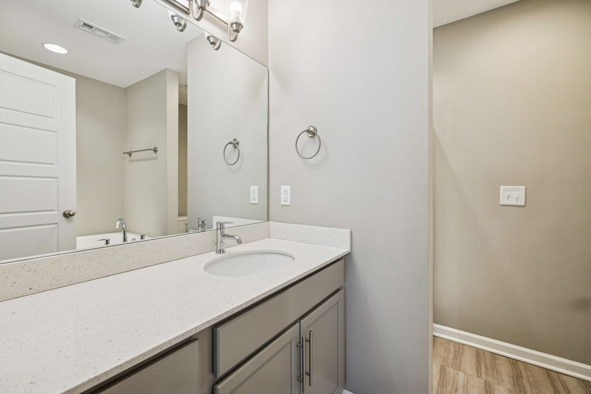 Building Photo - 3219 Clemons Cir