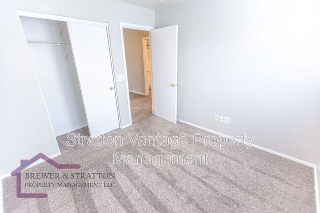 Building Photo - 10117 E Obispo Ave