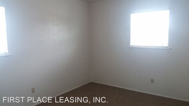 Building Photo - 3 br, 2 bath House - 325 Circle Dr.