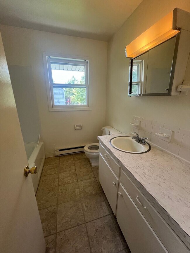 Building Photo - 207 Broce Dr