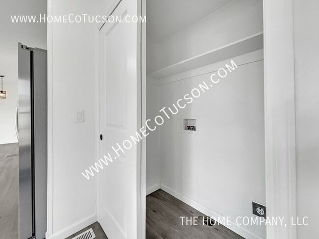 Building Photo - 2662 W Golda St