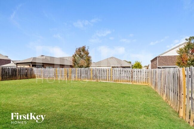 Building Photo - 604 Round Rd