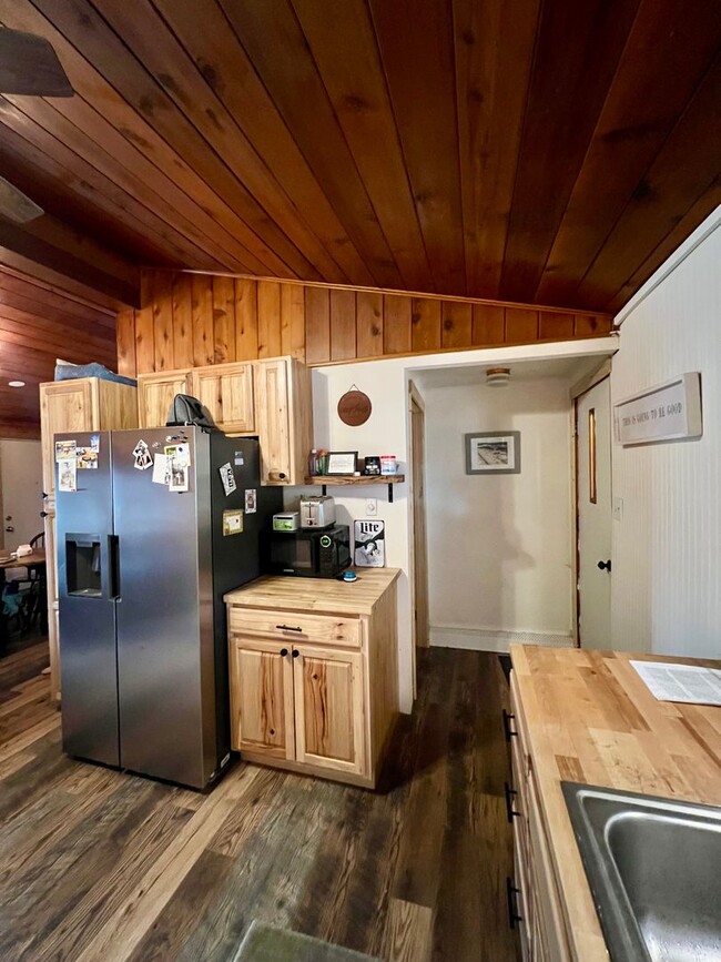 Building Photo - Charming 2-Bedroom Home in Moose Creek – D...