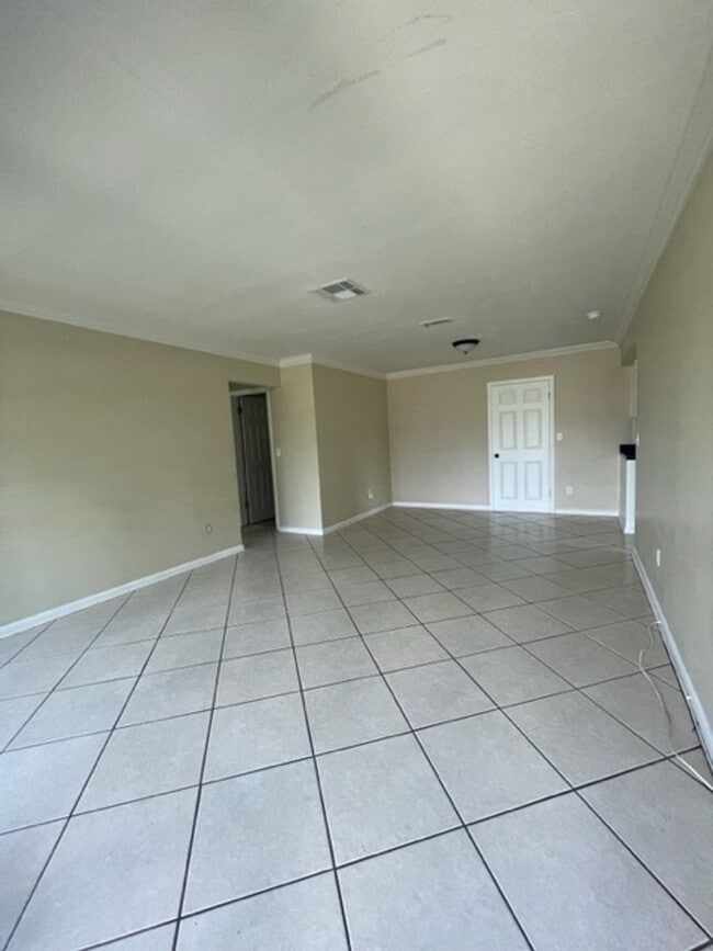 Building Photo - 3 Bed 2 Bath Home | Pet Friendly | Washer ...