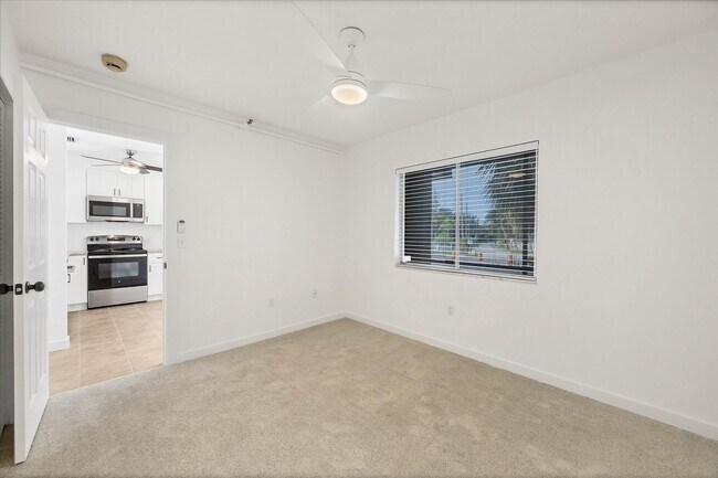 Building Photo - 2124 N Tamiami Trl