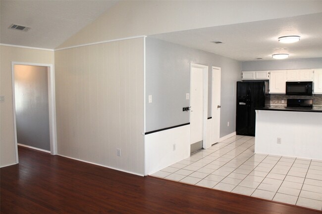 Building Photo - 1217 Brookhollow Dr