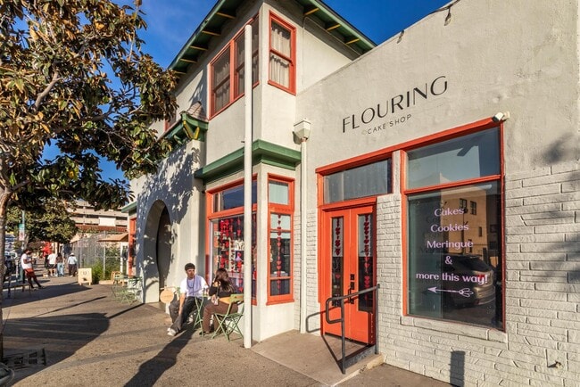 Building Photo - 713 New Depot St